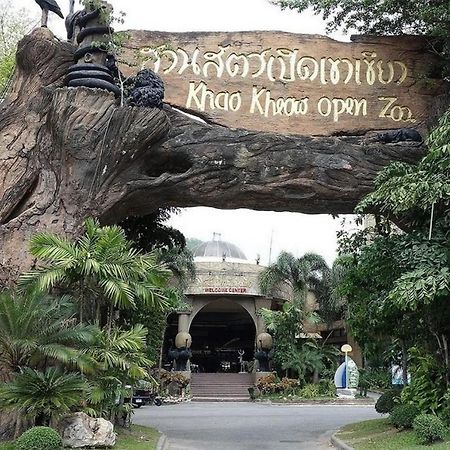 Sriracha Hotel And Spa Ban Huai Yai Phrom ภายนอก รูปภาพ